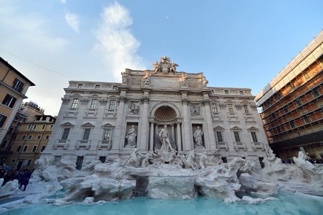 Italian arrested for nude Trevi Fountain swim