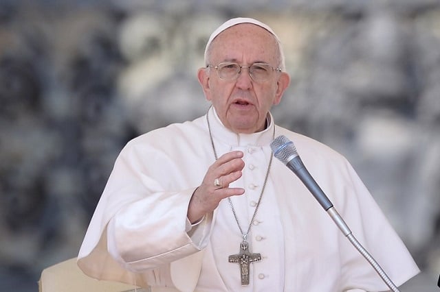 Pope Francis praises British Muslim leaders, asks them to pray for him