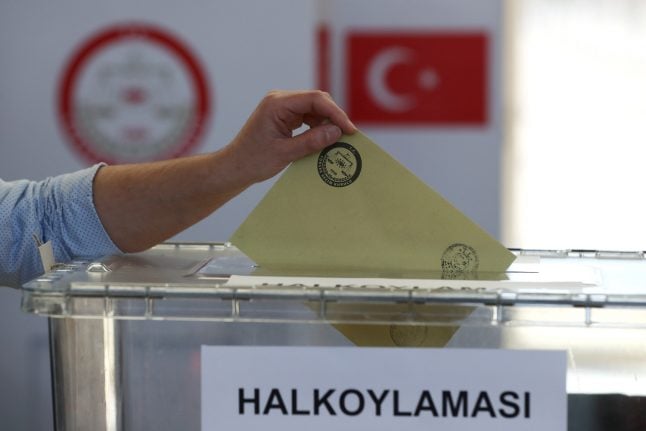 Govt could block Turks from voting in Germany on death penalty
