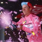 Selfie-taking spectators make the race dangerous, says Giro d’Italia leader
