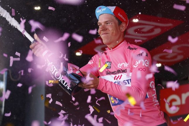 Selfie-taking spectators make the race dangerous, says Giro d'Italia leader