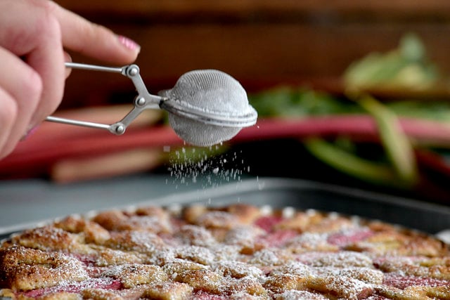 Recipe: How to make a Swedish rhubarb crumble
