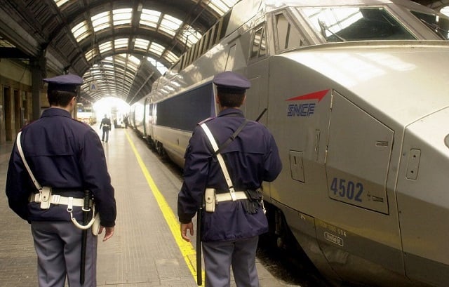Police officer and soldiers stabbed in Milan train station