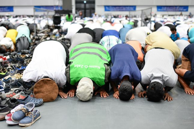 Public Muslim prayer in central Munich cancelled 'after threats from far right'