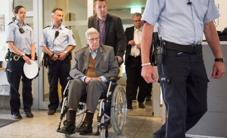 Convicted Auschwitz guard dies before setting foot in prison