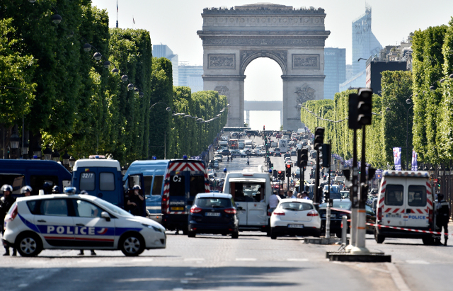Champs-Elysées: Armed man crashes car into police van in 'attempted attack'