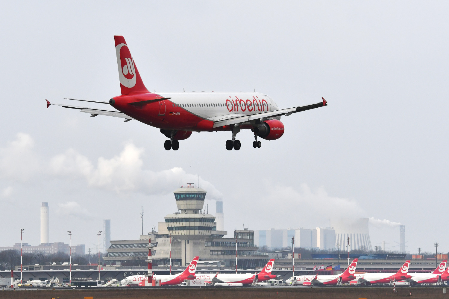 44 cancelled flights on one day Air Berlin struggles to stay aloft