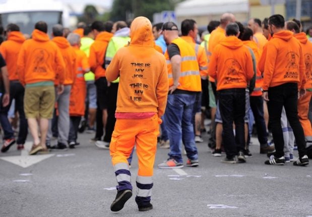 Spain's dockers end strike after deal with employers