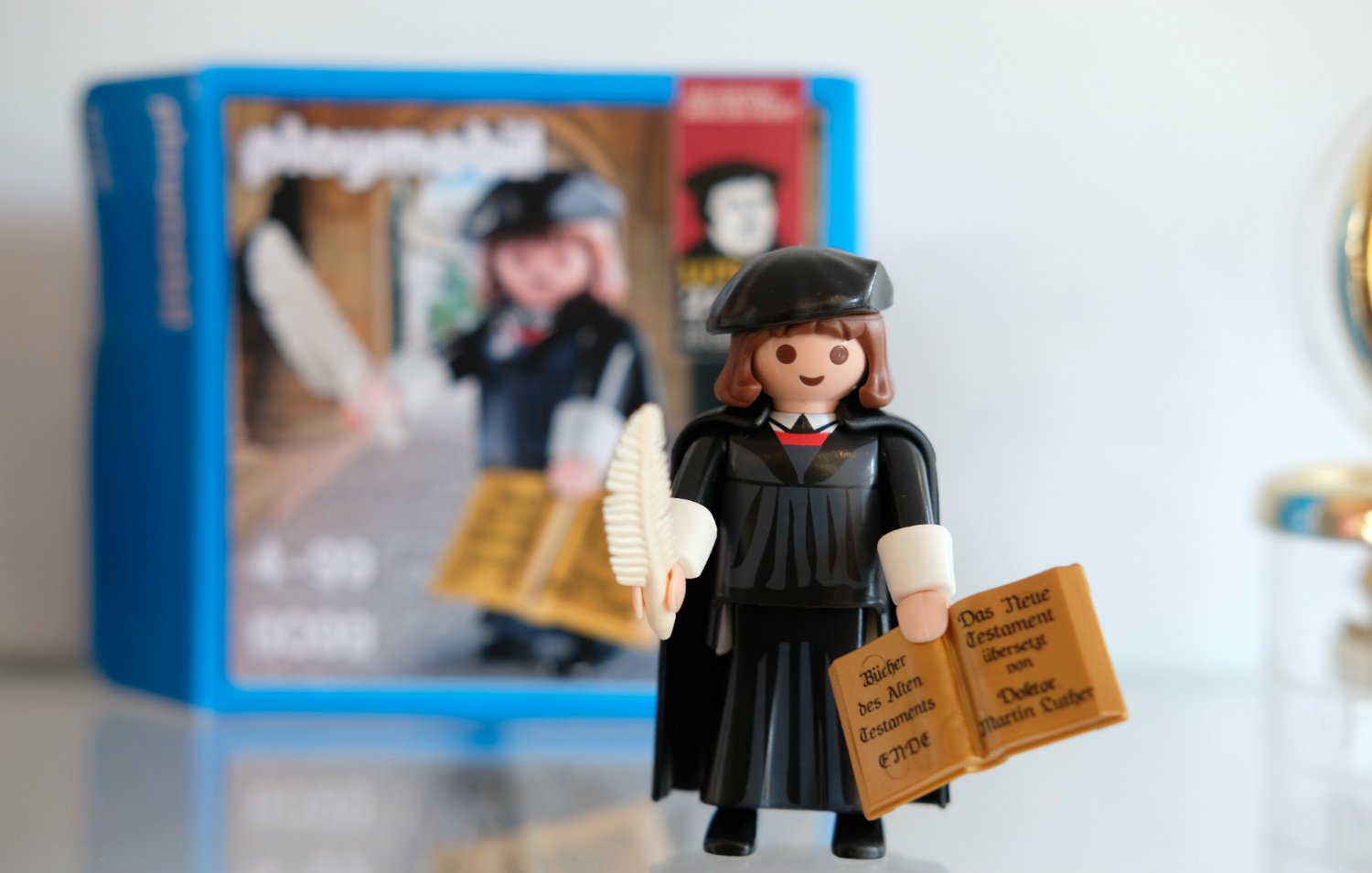 Playmobil,MARTIN LUTHER Limited Ed # 9325,EUROPEAN EXCLUSIVE 