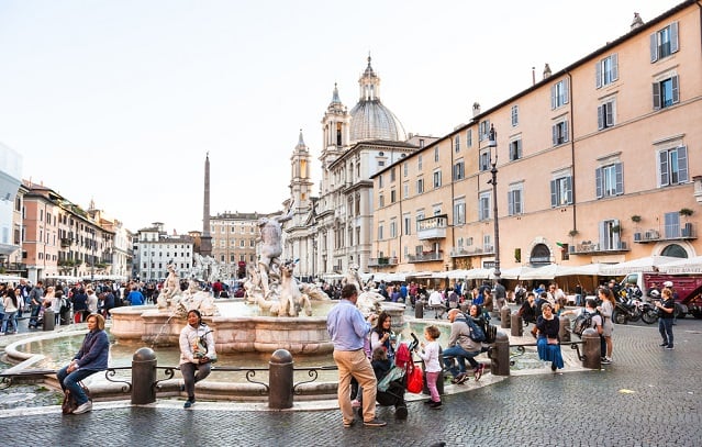 Rome bans snacking tourists from its ancient fountains