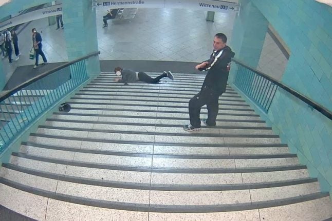 Suspect arrested over knocking man down Berlin U-Bahn stairs
