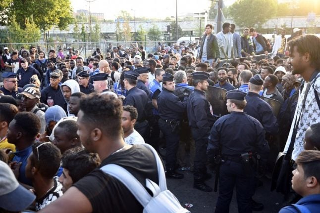 Paris police evacuate 2,500 migrants from squalid camp