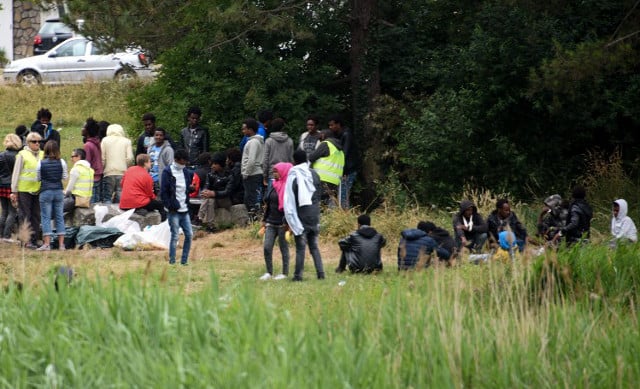 French court rules government must supply water to migrants
