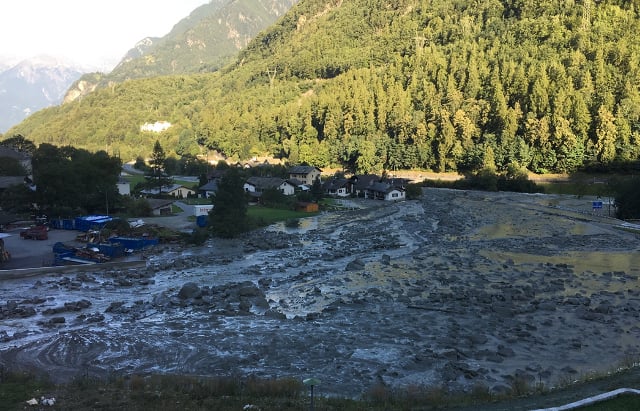 Village evacuated and climber dead in two separate Graubünden rockfalls