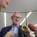 Former PM Carl Bildt says he’s ‘too old’ to return as Moderate leader, despite popularity in polls