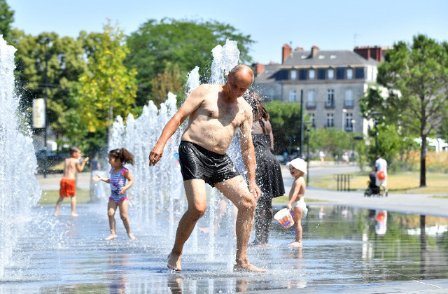 More heatwave warnings as temperatures soar in France