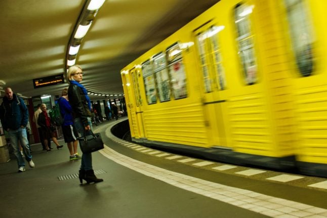 Girl finds €14,000 on Berlin U-Bahn train, earning €420 for her honesty