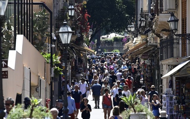 Sicily town banishes pushy waiters from the pavement