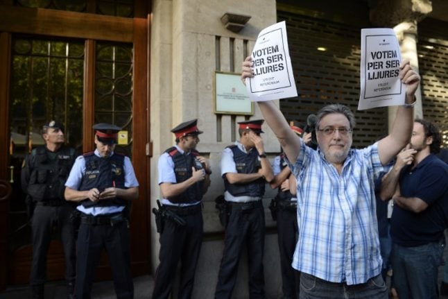 Spain police search Catalan govt headquarters amid referendum row