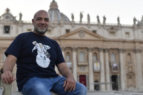 'Superpope' Francis T-shirts to help poor, needy