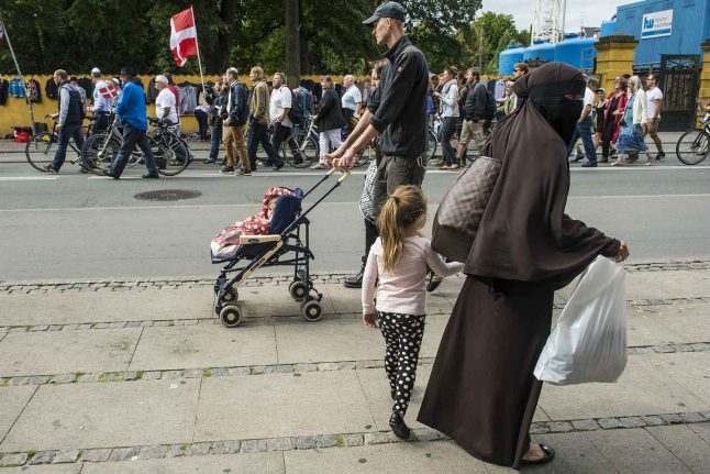 Denmark government announces support for burqa ban