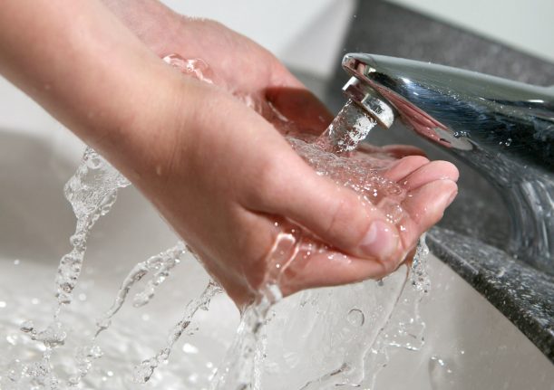 Water waste! Tenant leaves taps in flat running for entire year
