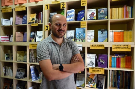 Naples fights mafia - with first bookshop in 50 years