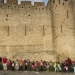 IN PICS: 2,000 people make human chain around Carcassonne