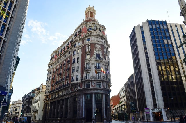 CaixaBank's profits double before moving from Barcelona to Valencia