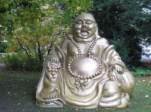 Big Buddha left in park mystifies Winterthur police