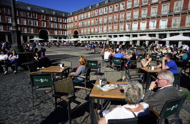 Tourism helps Spanish unemployment shrink, but most new jobs temporary