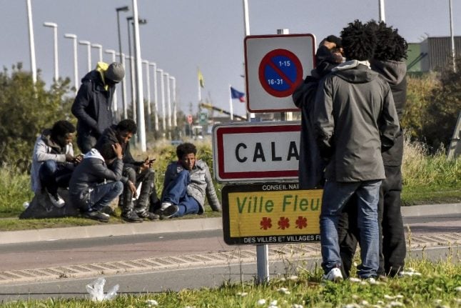 Hundreds of migrants in Calais braced for winter without shelter