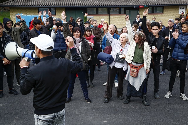 Swedish government announces decision on refugee minors