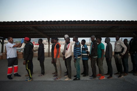 600 African migrants rescued near Spain