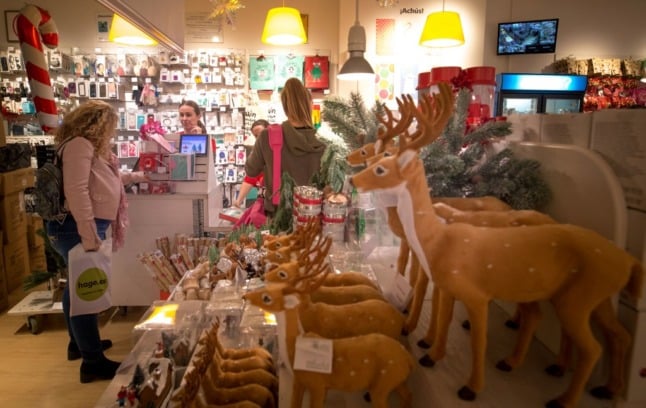People buy Christmas gifts in a store of Santa Cruz de Tenerife in 2018. (Photo by DESIREE MARTIN / AFP)