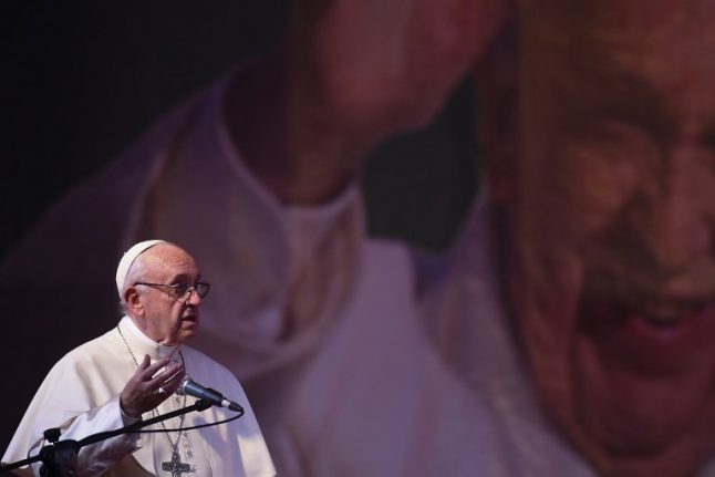 Pope says he 'wept' while meeting Rohingya refugees