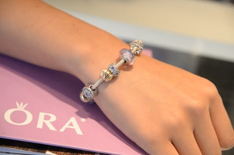 Jewellery brand Pandora defends 'sexist' Christmas ad