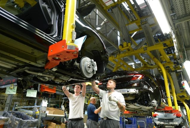 Hard Brexit 'could cost 14,000 jobs' at German car suppliers