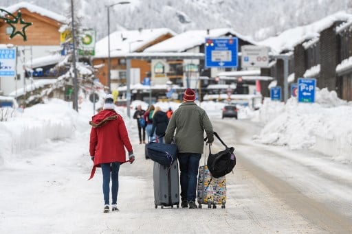 Trains resume service in snowbound Swiss ski resort