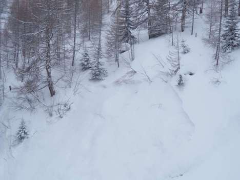 Updated: One dead as avalanche sweeps away skiers in Valais