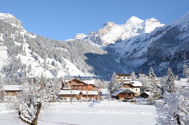 One dead after avalanche hits Kandersteg snowshoe hikers