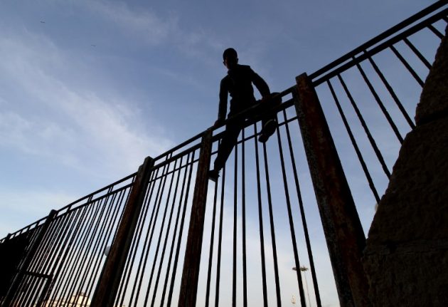 More than 200 migrants storm Morocco-Spain border