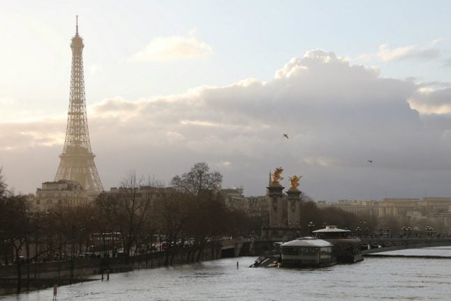 Paris remains on flood alert as swollen Seine inches higher