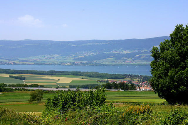 Teenager found dead by Lake Neuchâtel, suspect arrested