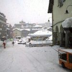 13,000 tourists stranded in Zermatt, village cut off as avalanche risk raised to max