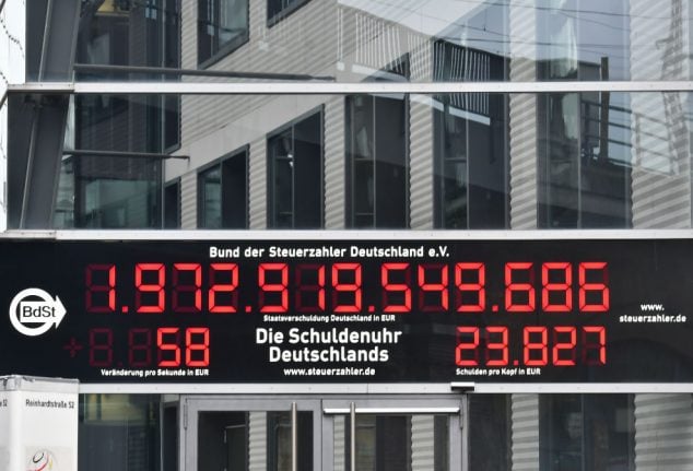 'Debt clock' in Berlin runs backwards for first time in 22 years
