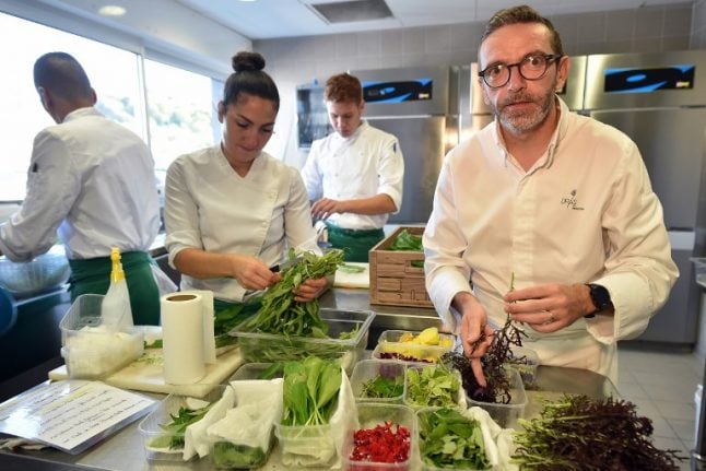 Michelin guide allows pressured French chef to hand back his three stars