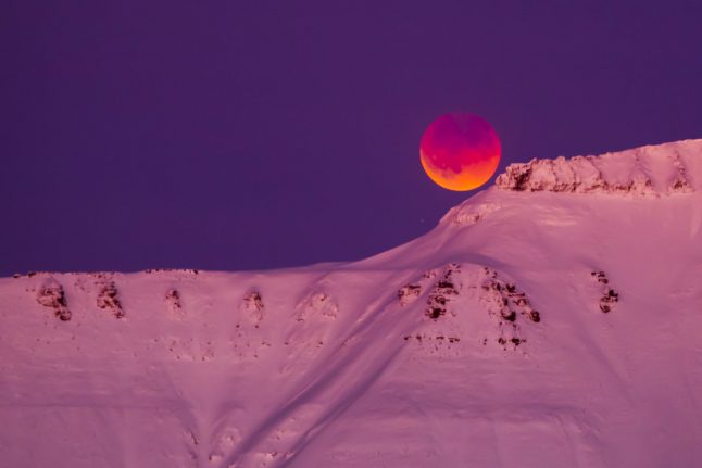 IN PICTURES: ‘Super blue blood moon’ in spectacular Svalbard photos