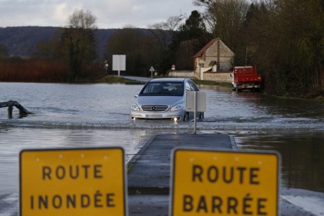 Paris Metro closures and evacuations as floods push on across France