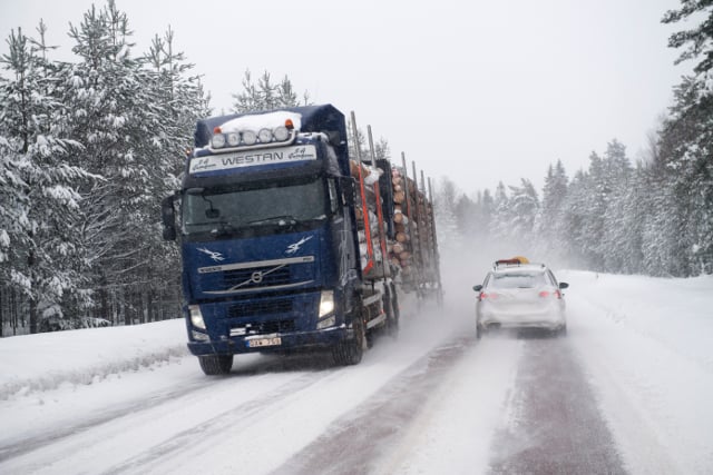 WATCH: Five tips for safe winter driving in Sweden
